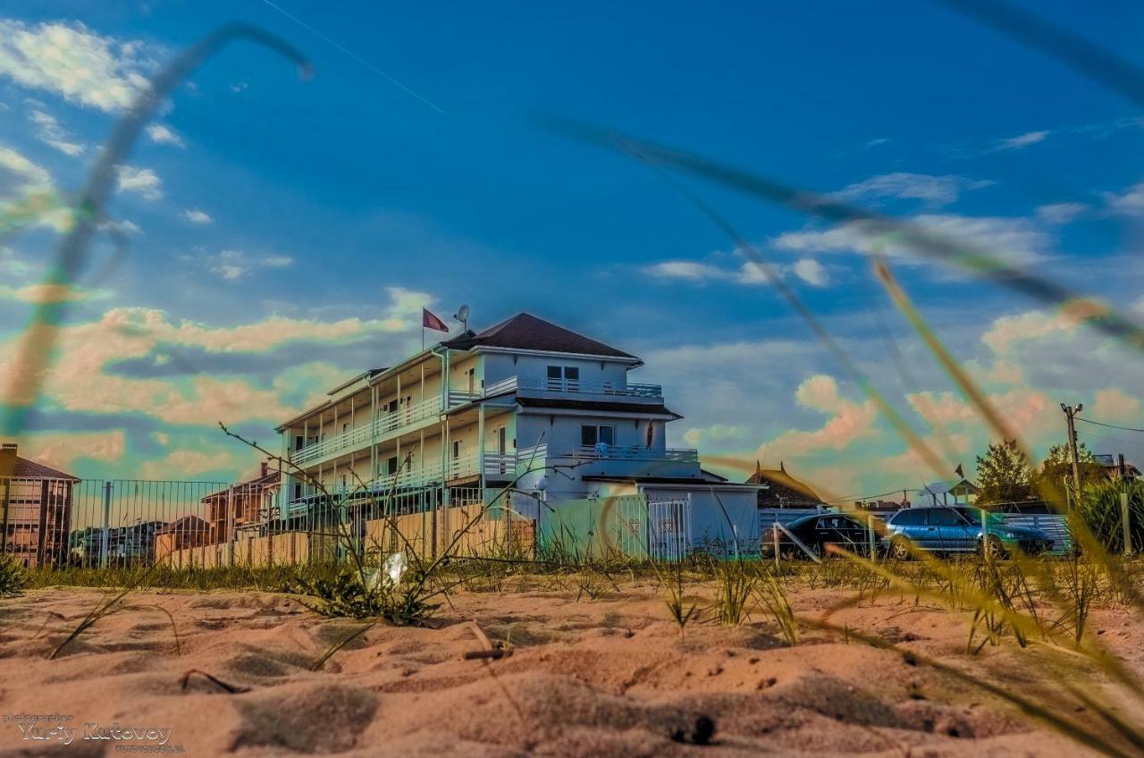 Family Hotel Happy Inn Zatoka Exterior foto