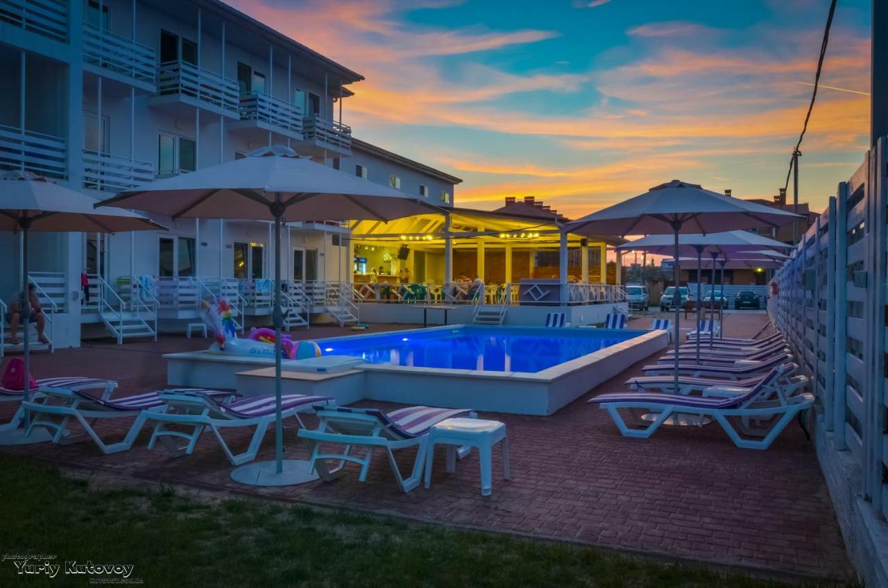 Family Hotel Happy Inn Zatoka Exterior foto